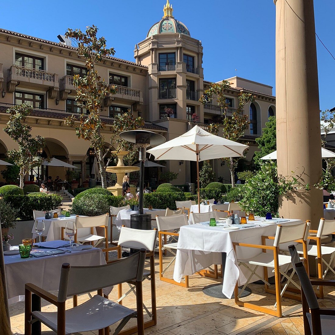 Outdoor Seating Dining